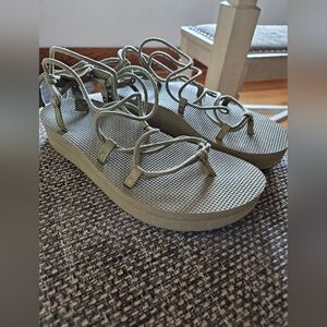 Teva midform infinity sandals